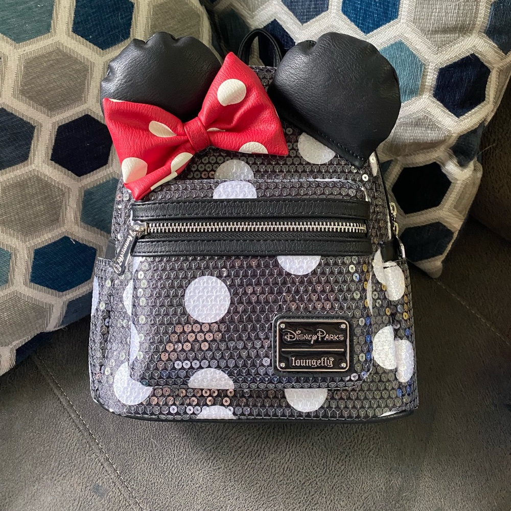 NWT Disney loungefly mine mouse sequin backpack